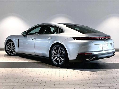 2026 Porsche Panamera 4