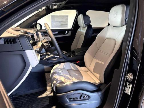 Chromite Black Metallic 2026 Porsche Cayenne GTS