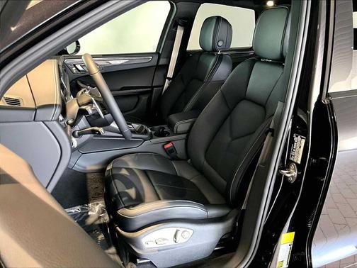 BLACK 2026 Porsche Macan Macan S