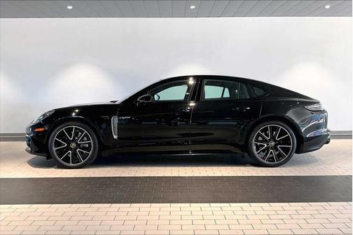 2022 Porsche Panamera E-Hybrid 4