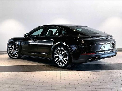 2026 Porsche Panamera 4