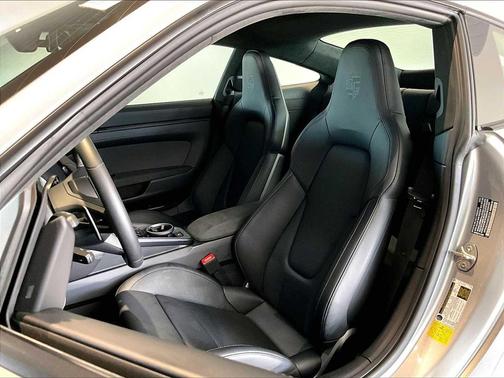 2025 Porsche 911 Carrera 4 GTS