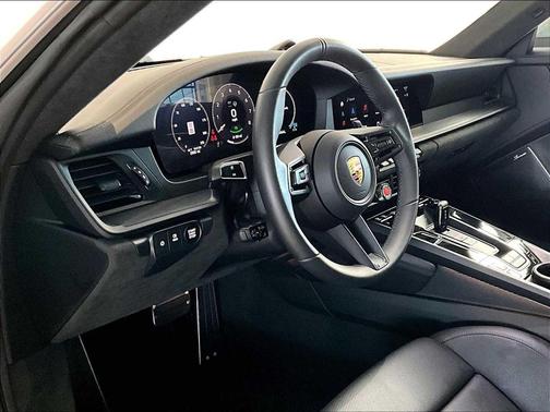 2025 Porsche 911 Carrera 4 GTS