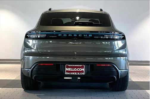 2024 Porsche Macan Base