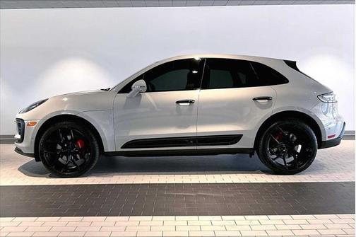 2022 Porsche Macan Base