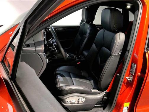 2025 Porsche Macan AWD