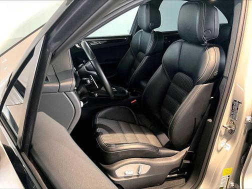 2024 Porsche Macan T