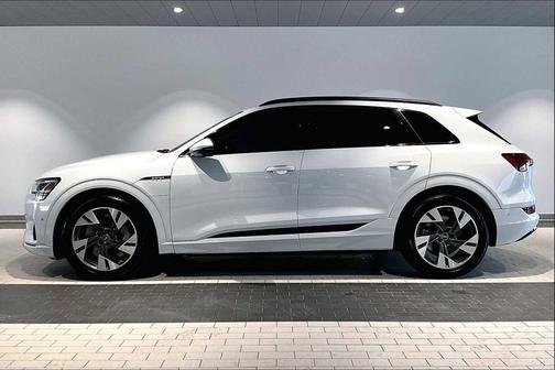 2022 Audi e-tron Premium