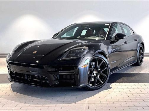 BLACK 2026 Porsche Panamera 4