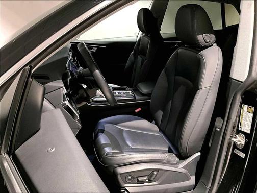 2022 Audi Q8 55 Premium Plus