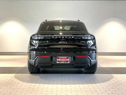 2025 Porsche Macan 4
