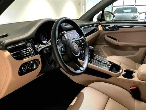 2025 Porsche Macan T