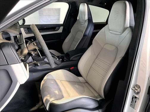 2026 Porsche Cayenne GTS