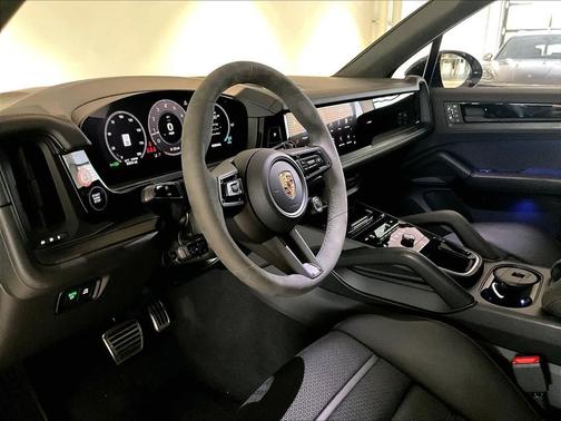 2025 Porsche Cayenne GTS
