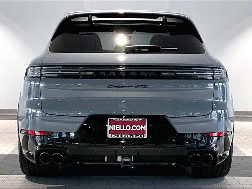 2025 Porsche Cayenne GTS