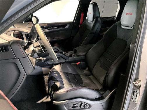 2025 Porsche Cayenne GTS