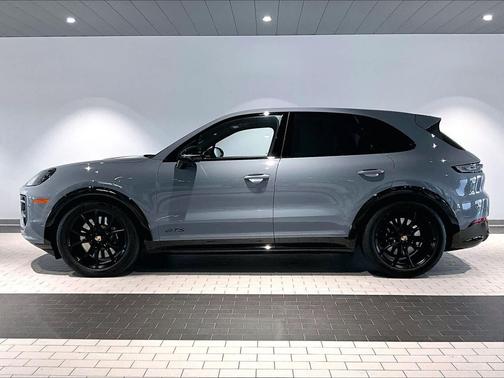 2025 Porsche Cayenne GTS