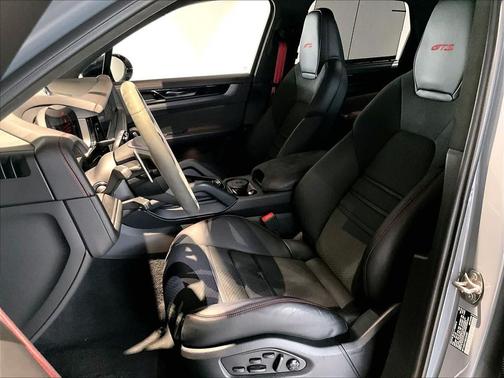 2025 Porsche Cayenne GTS