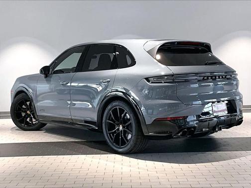 2025 Porsche Cayenne GTS
