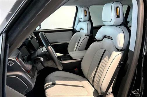2025 Rivian R1S Adventure