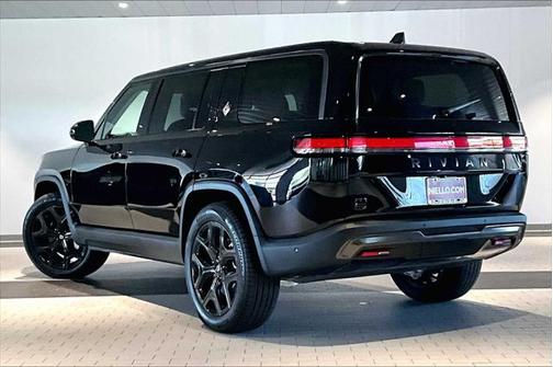 2025 Rivian R1S Adventure