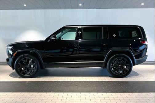 2025 Rivian R1S Adventure