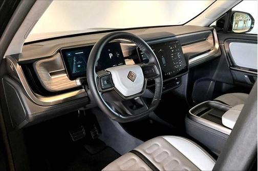 2025 Rivian R1S Adventure