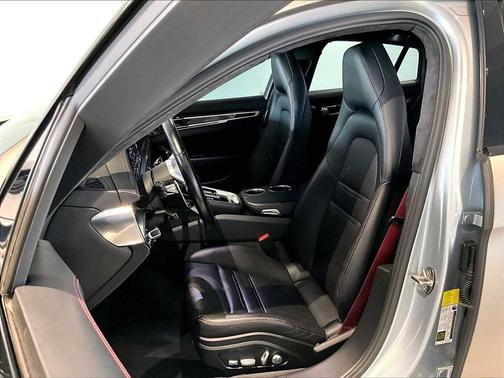 2020 Porsche Panamera GTS