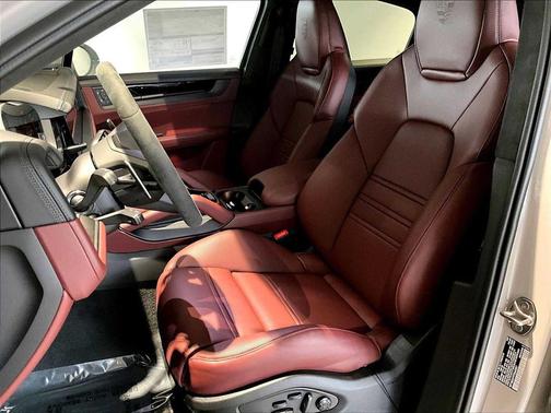 2026 Porsche Cayenne GTS