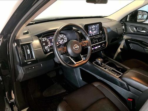 2022 Nissan Pathfinder SV 2WD