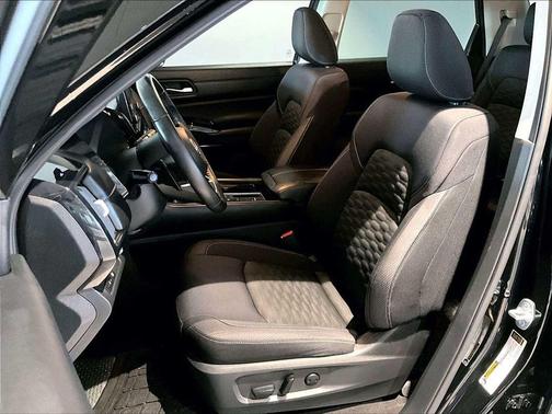 2022 Nissan Pathfinder SV 2WD