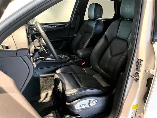 2025 Porsche Macan AWD