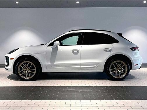 2025 Porsche Macan AWD