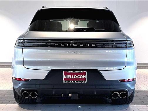 DOLOMITE SILVER 2026 Porsche Cayenne Cayenne