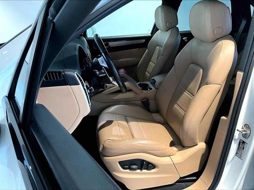 2022 Porsche Cayenne Platinum Edition
