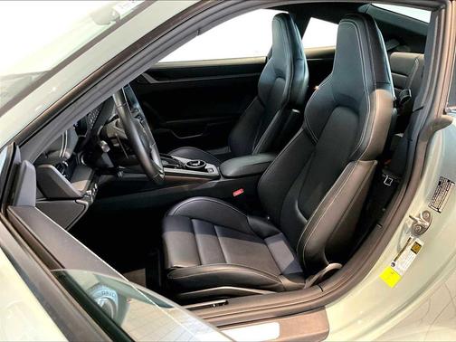 2025 Porsche 911 Carrera