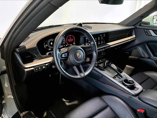 2025 Porsche 911 Carrera