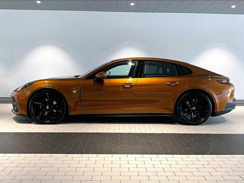 2025 Porsche Panamera 4