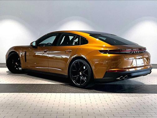 2025 Porsche Panamera 4