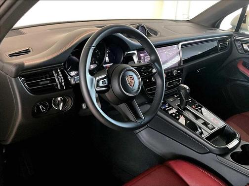 2025 Porsche Macan AWD