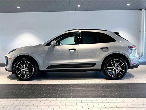 2025 Porsche Macan AWD