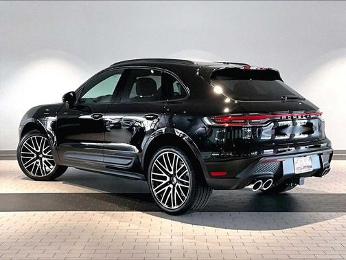 BLACK 2026 Porsche Macan Macan