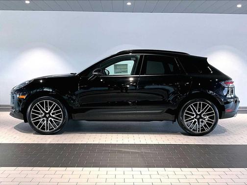 BLACK 2026 Porsche Macan Macan