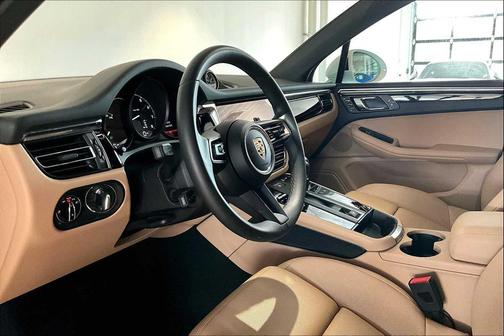 2025 Porsche Macan AWD