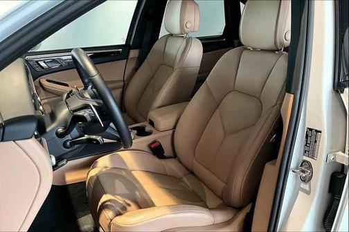 2025 Porsche Macan AWD