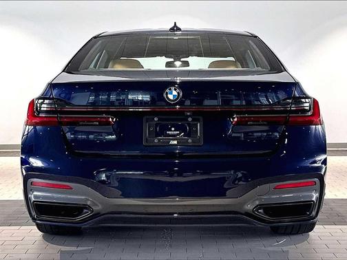 Tanzanite Blue II Metallic 2021 BMW 750 i xDrive