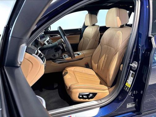 Tanzanite Blue II Metallic 2021 BMW 750 i xDrive