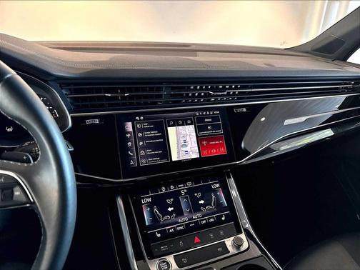 Mythos Black Metallic 2025 Audi Q7 55 Premium Plus