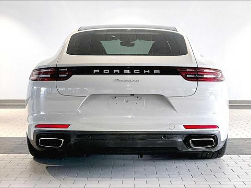 2018 Porsche Panamera 4