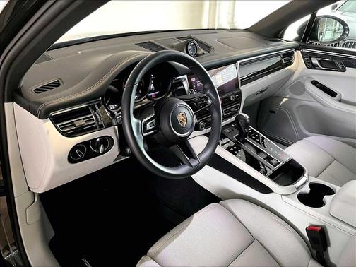 2025 Porsche Macan AWD